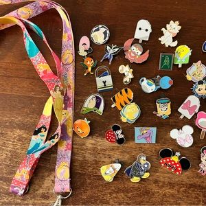Disney pins lot
